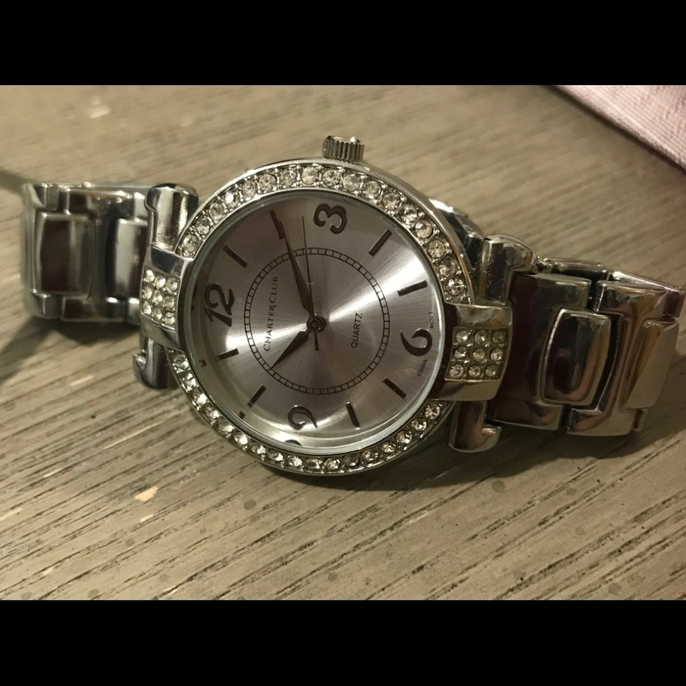 Nice!Women’s silver-Tone Bracelet/watch! Worn 1x